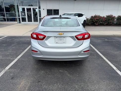 Used 2017 Chevrolet Cruze LS FWD image 10