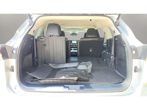 Used 2023 Toyota Highlander XLE AWD/4WD image 46