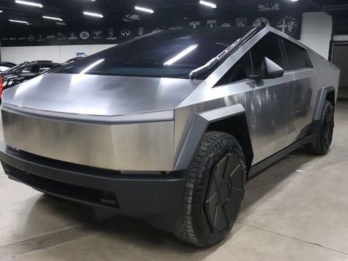 Used 2024 Tesla Cybertruck AWD Crew Cab image 2