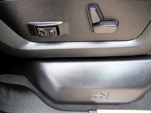 Used 2024 RAM 2500 Limited image 40