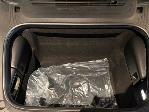 Used 2025 Porsche 718 Cayman w/ Sport Chrono Package image 29