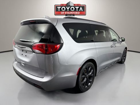 Used 2020 Chrysler Pacifica Touring-L Plus w/ S Appearance Package FWD image 7
