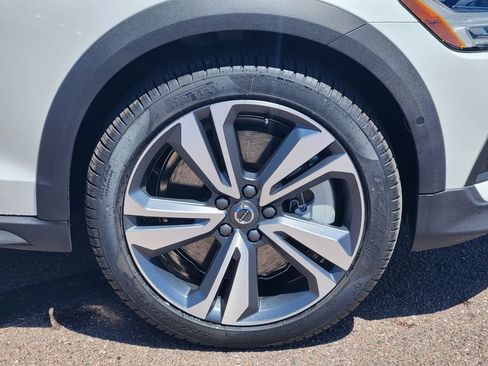 New 2026 Volvo V60 B5 Cross Country Plus w/ Climate Package AWD/4WD image 30