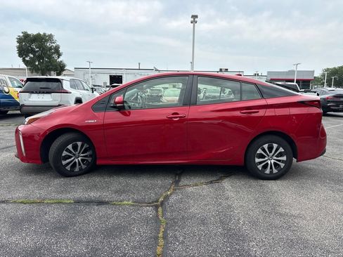 Used 2019 Toyota Prius XLE AWD/4WD image 3