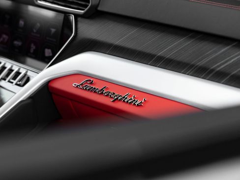 Used 2020 Lamborghini Urus image 52