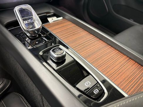 Used 2023 Volvo XC60 B5 Ultimate w/ Climate Package image 30