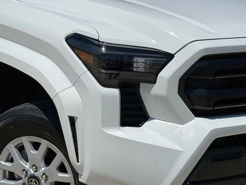 Used 2026 Toyota Tacoma SR AWD/4WD image 3