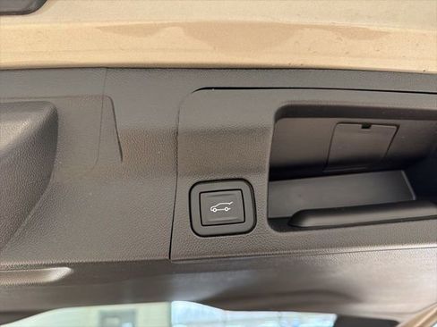 Certified 2023 GMC Acadia SLE w/ Driver Convenience Package image 10