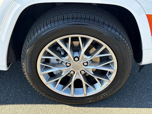 Used 2025 Jeep Grand Cherokee Summit image 35