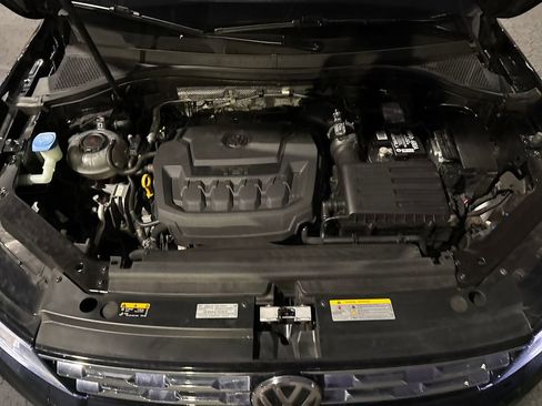 Used 2021 Volkswagen Tiguan SE w/ Panoramic Sunroof Package image 24