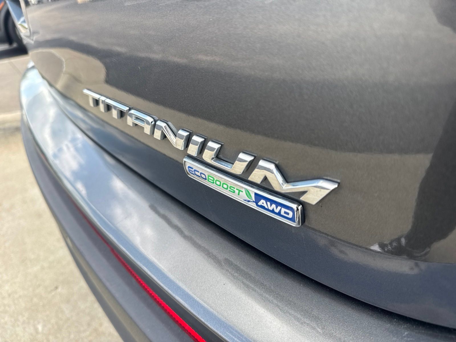 Used 2017 Ford Edge Titanium w/ Equipment Group 301A AWD/4WD image 9