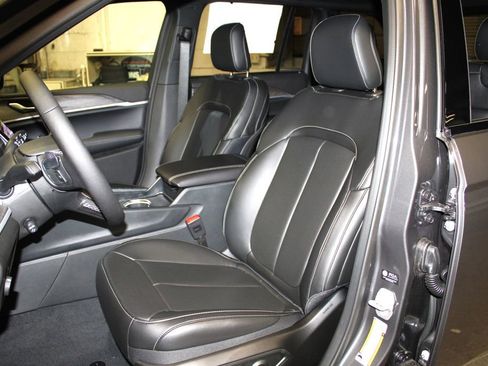 New 2025 Jeep Grand Cherokee Limited w/ Luxury Tech Group II image 28