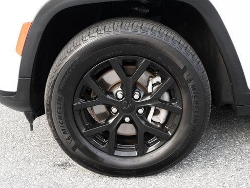 Used 2024 Jeep Grand Cherokee L Laredo image 35