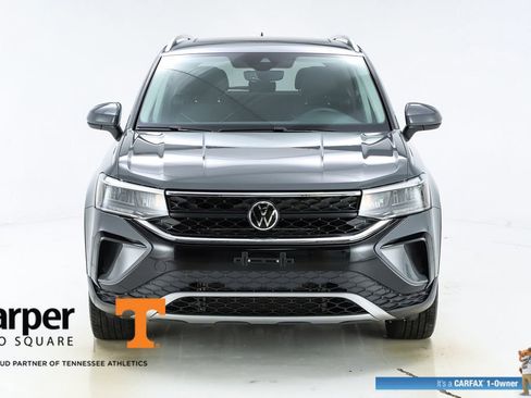 Used 2023 Volkswagen Taos SE w/ Panoramic Sunroof Package image 16