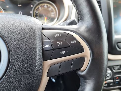 Used 2016 Jeep Cherokee Limited AWD/4WD image 18