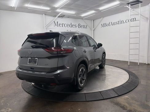 Used 2024 Nissan Rogue SV w/ SV Premium Package image 7