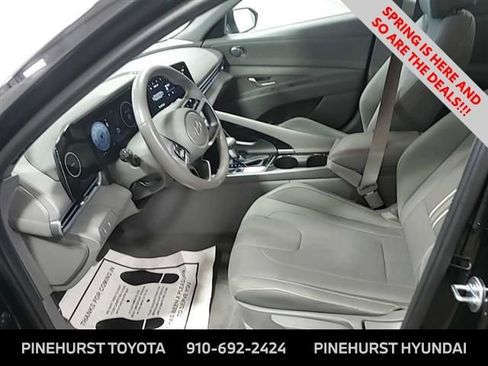 Used 2025 Hyundai Elantra SEL image 4