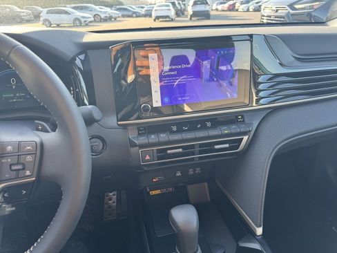 Certified 2025 Toyota Camry SE image 9