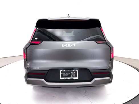 Certified 2024 Kia EV9 Light Long Range RWD image 18