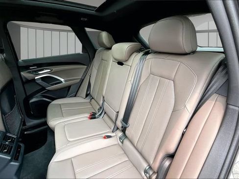 Used 2025 Audi Q5 Premium AWD/4WD image 22