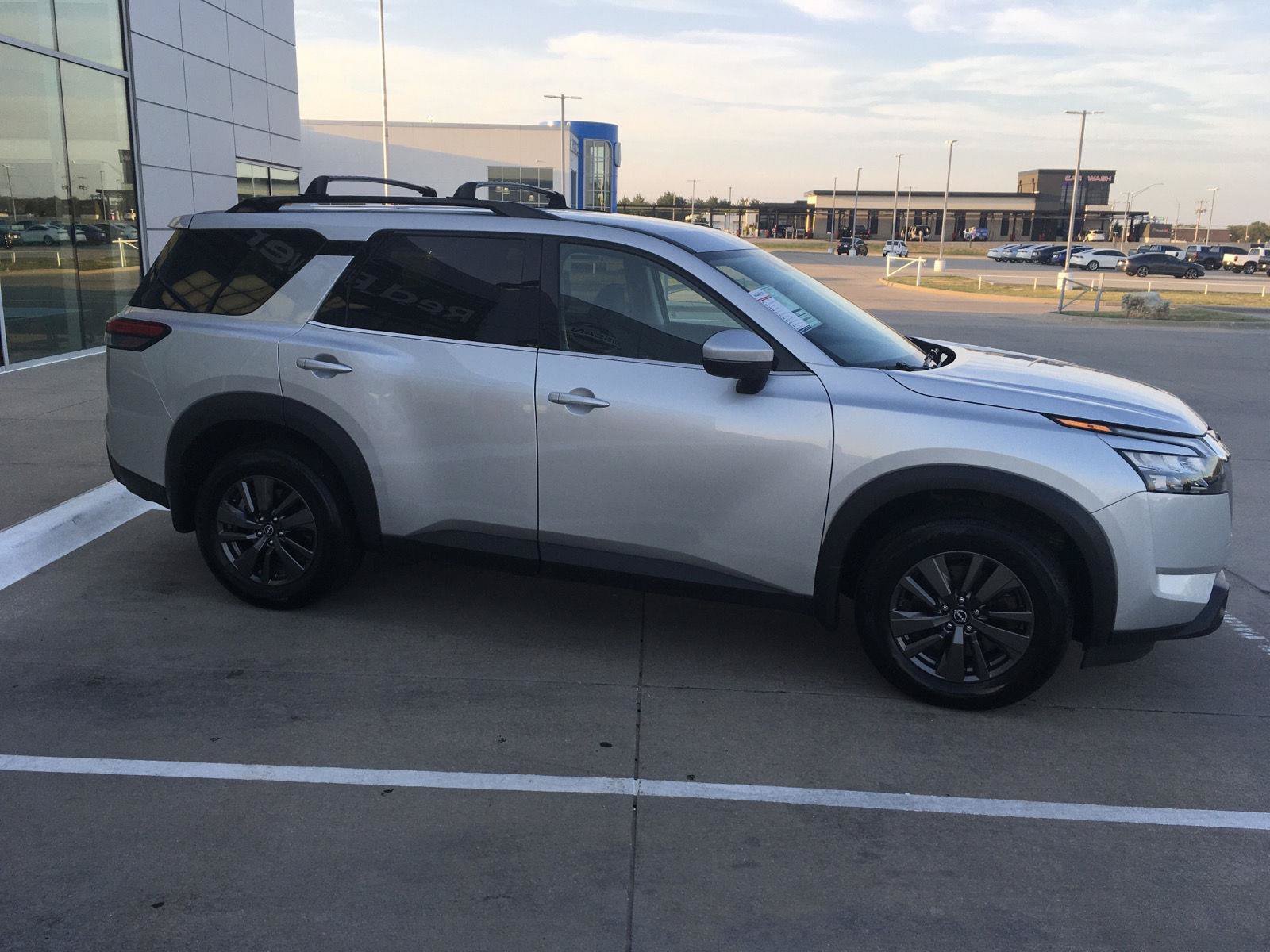 Used 2023 Nissan Pathfinder SV AWD/4WD image 4