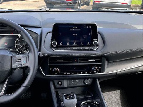 Certified 2025 Nissan Rogue SV w/ SV Premium Package AWD/4WD image 18