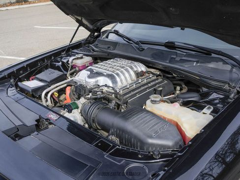 Used 2016 Dodge Challenger SRT Hellcat image 16