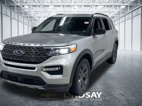 Used 2023 Ford Explorer XLT w/ Equipment Group 202A image 5