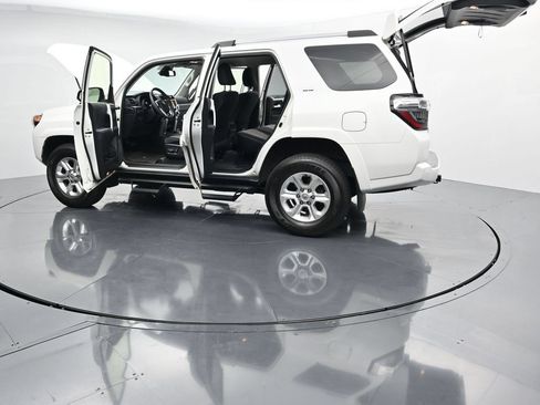Used 2023 Toyota 4Runner SR5 AWD/4WD image 28