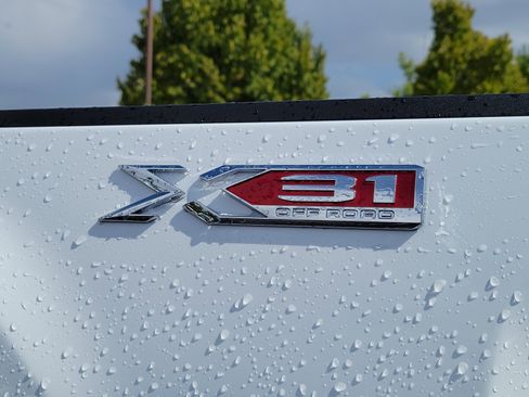 New 2026 GMC Sierra 2500 SLE w/ SLE Value Package; image 9