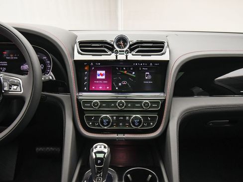 New 2025 Bentley Bentayga image 36