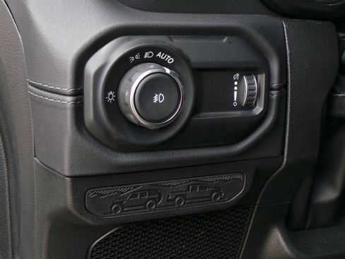 Used 2024 Jeep Wrangler Unlimited Sahara w/ Technology Group AWD/4WD image 31