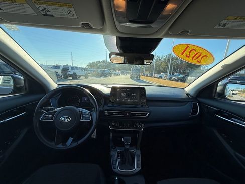 Used 2021 Kia Seltos S image 11