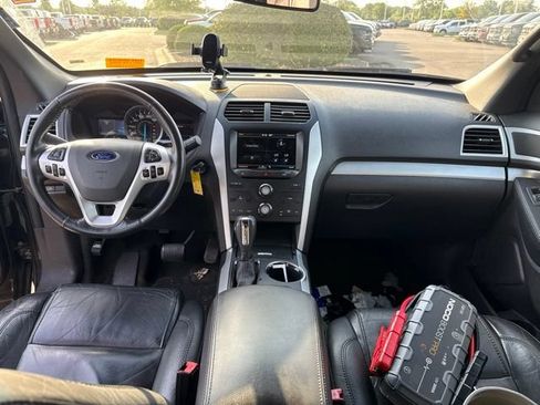 Used 2014 Ford Explorer XLT w/ Equipment Group 202A AWD/4WD image 28
