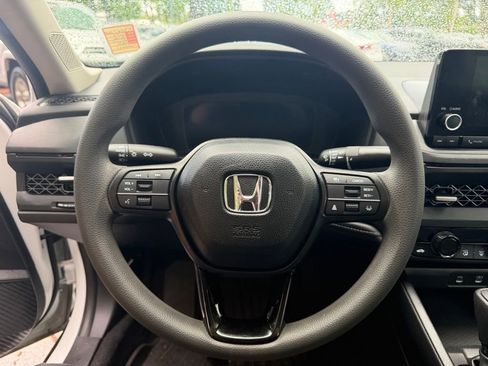 Used 2023 Honda Accord EX image 17