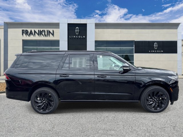 New 2026 Lincoln Navigator L Reserve w/ Jet Appearance Package AWD/4WD image 8