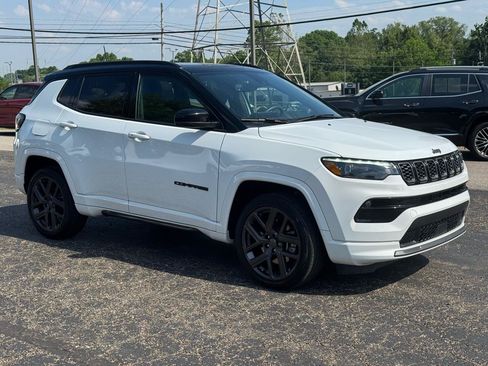 Used 2024 Jeep Compass Limited w/ High Altitude Package AWD/4WD image 3