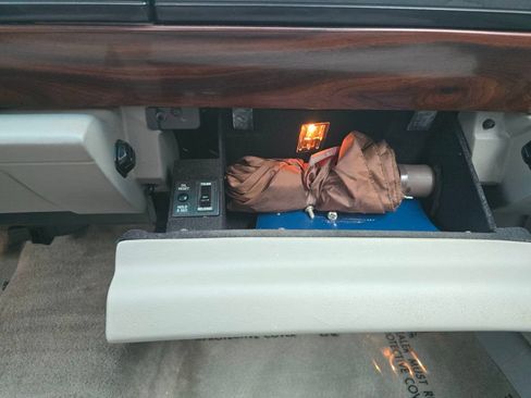 Used 1997 Buick Le Sabre Custom w/ Headliner Lighting Pkg FWD image 25