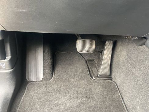 Used 2025 Ford Explorer Active image 17