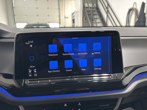 Certified 2025 Volkswagen Atlas Peak Edition SE image 59