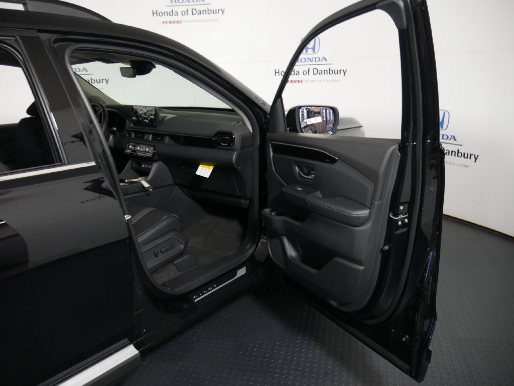 New 2026 Honda Pilot Touring image 7