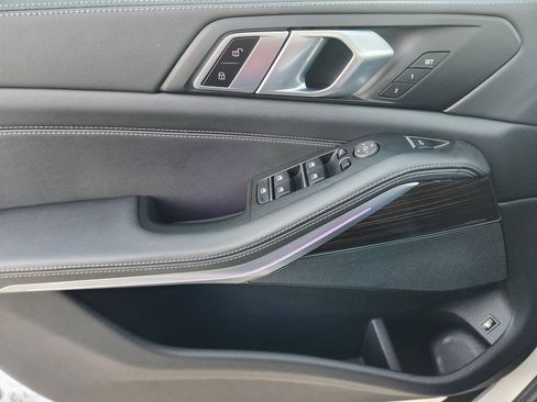 Used 2024 BMW X5 xDrive50e image 29