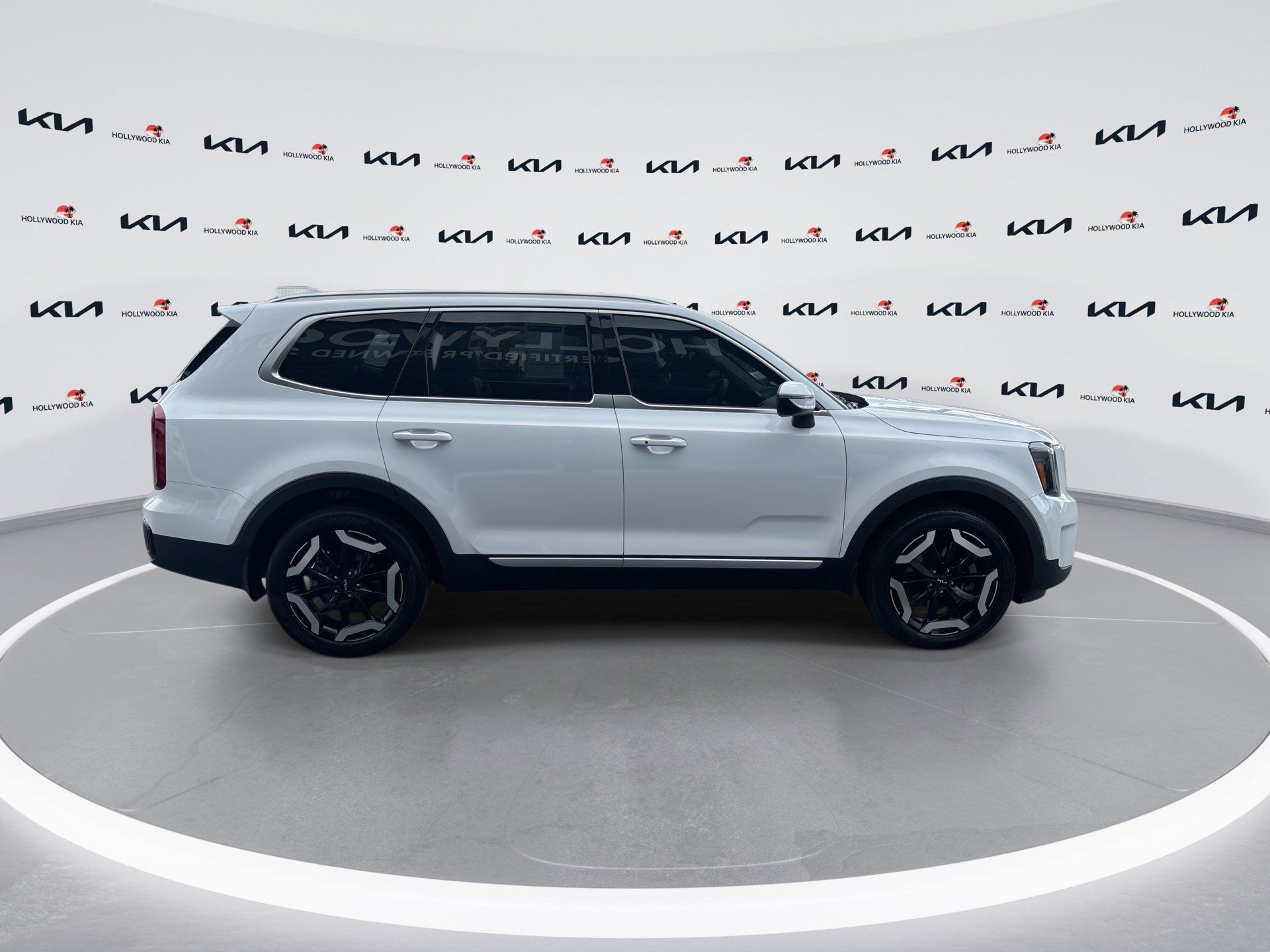 Used 2025 Kia Telluride S FWD image 9