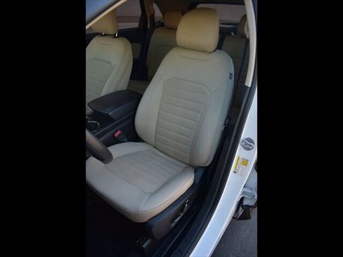 Used 2016 Ford Edge SEL image 16