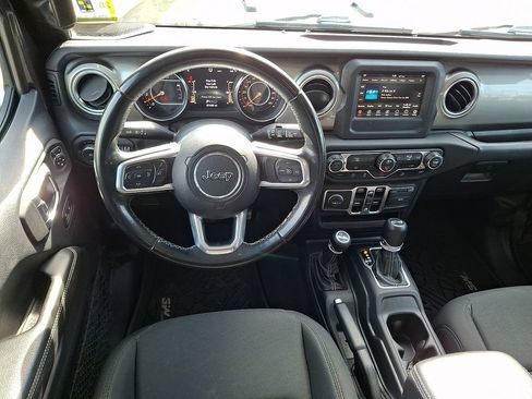 Used 2019 Jeep Wrangler Unlimited Sahara AWD/4WD image 2