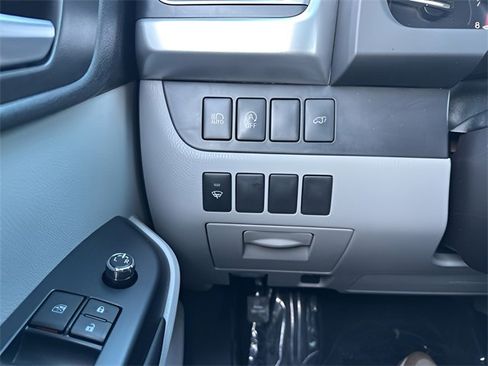 Used 2017 Toyota Highlander XLE image 16