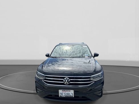 Used 2023 Volkswagen Tiguan SE image 3