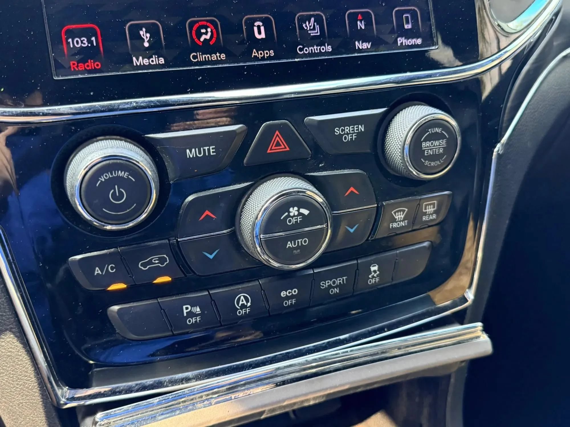 Used 2019 Jeep Grand Cherokee Limited w/ Luxury Group II RWD image 21