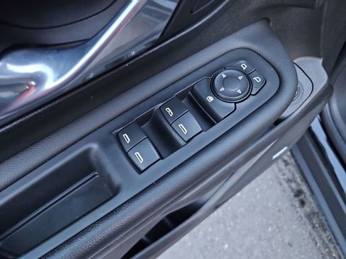 Used 2023 GMC Terrain SLT w/ Infotainment Package II image 29