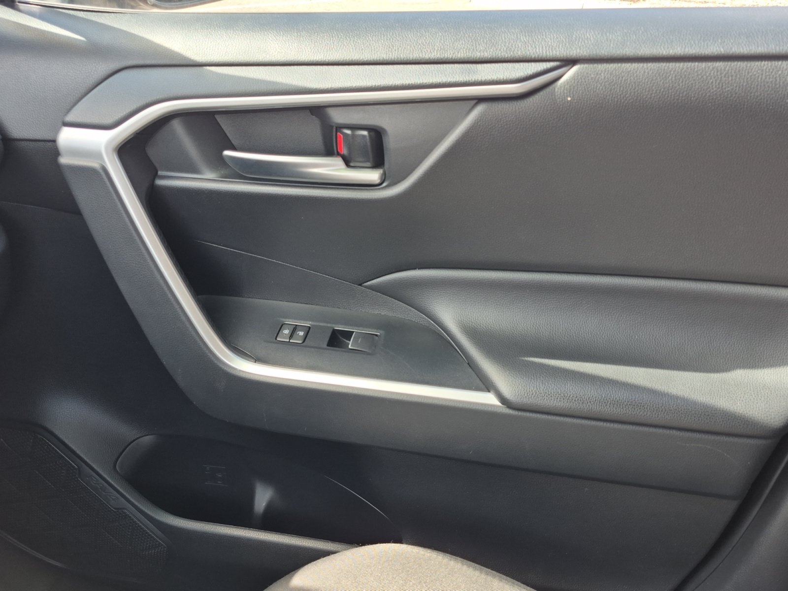 Used 2025 Toyota RAV4 XLE AWD/4WD image 21